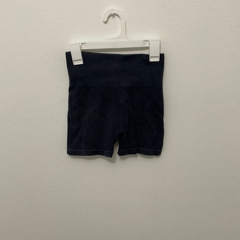 dark blue ribbed bike shorts